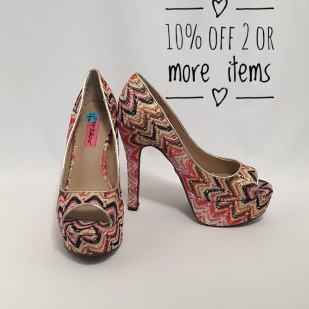 Betsy Johnson Shoes 7.5 Pink Metallic Chevron Heel